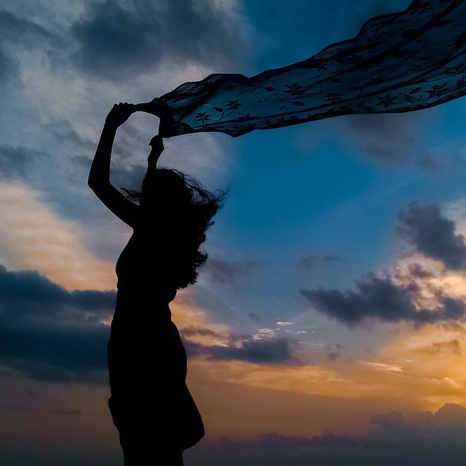 feminidad silhouette 1300 mujer despierta banner